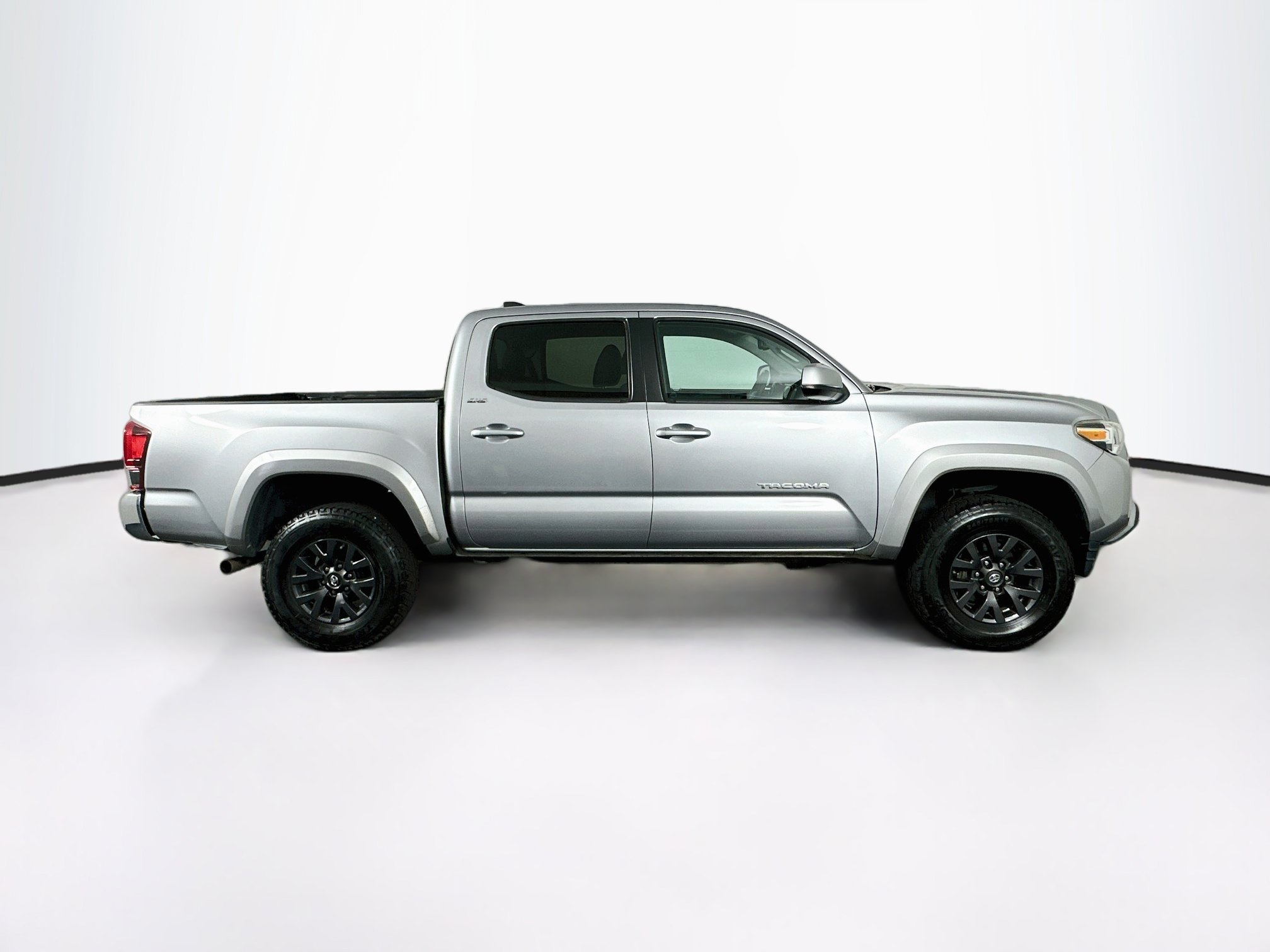 Used 2020 Toyota Tacoma SR5 AWD/4WD image 10