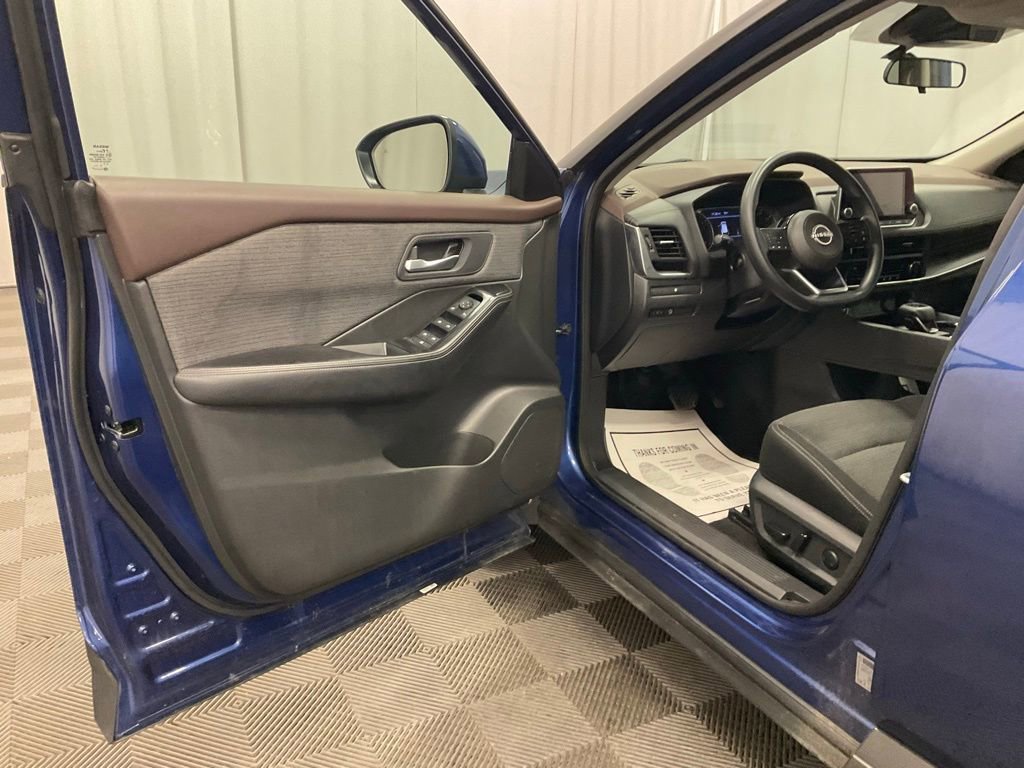 Used 2023 Nissan Rogue SV AWD/4WD image 4