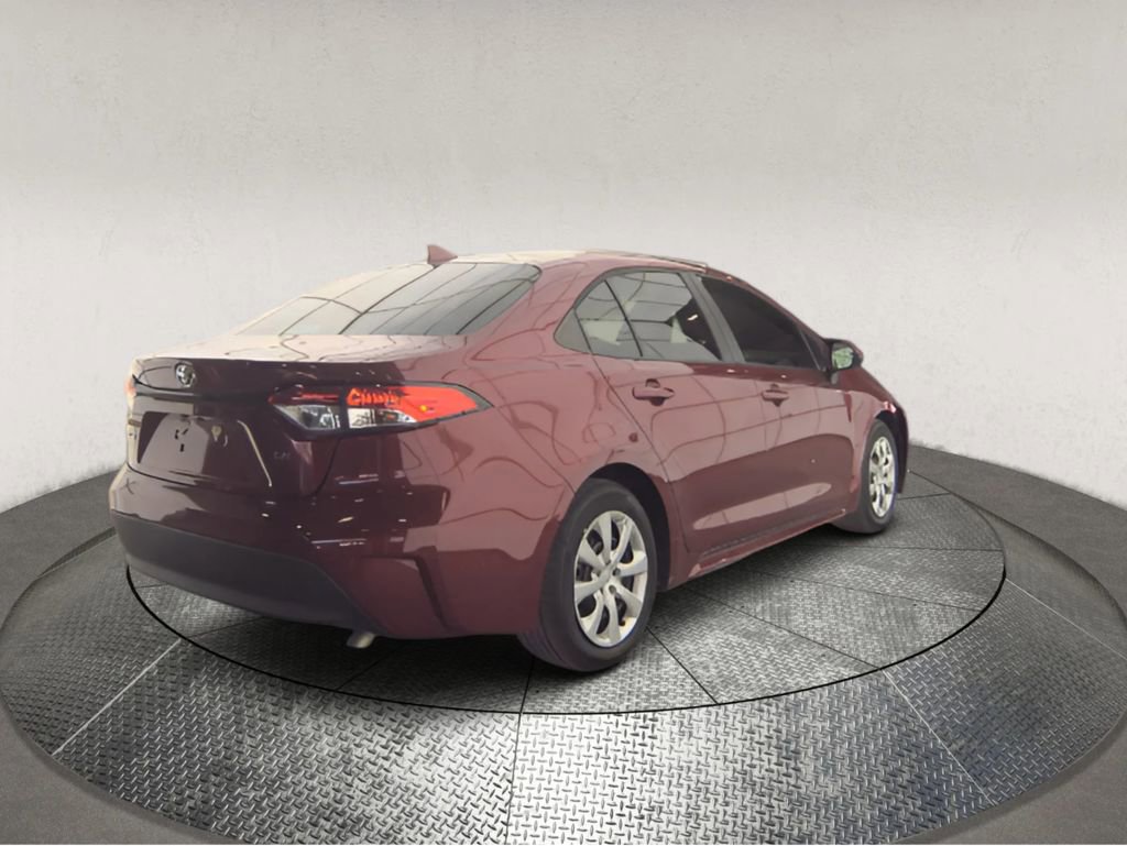 Used 2023 Toyota Corolla LE image 2