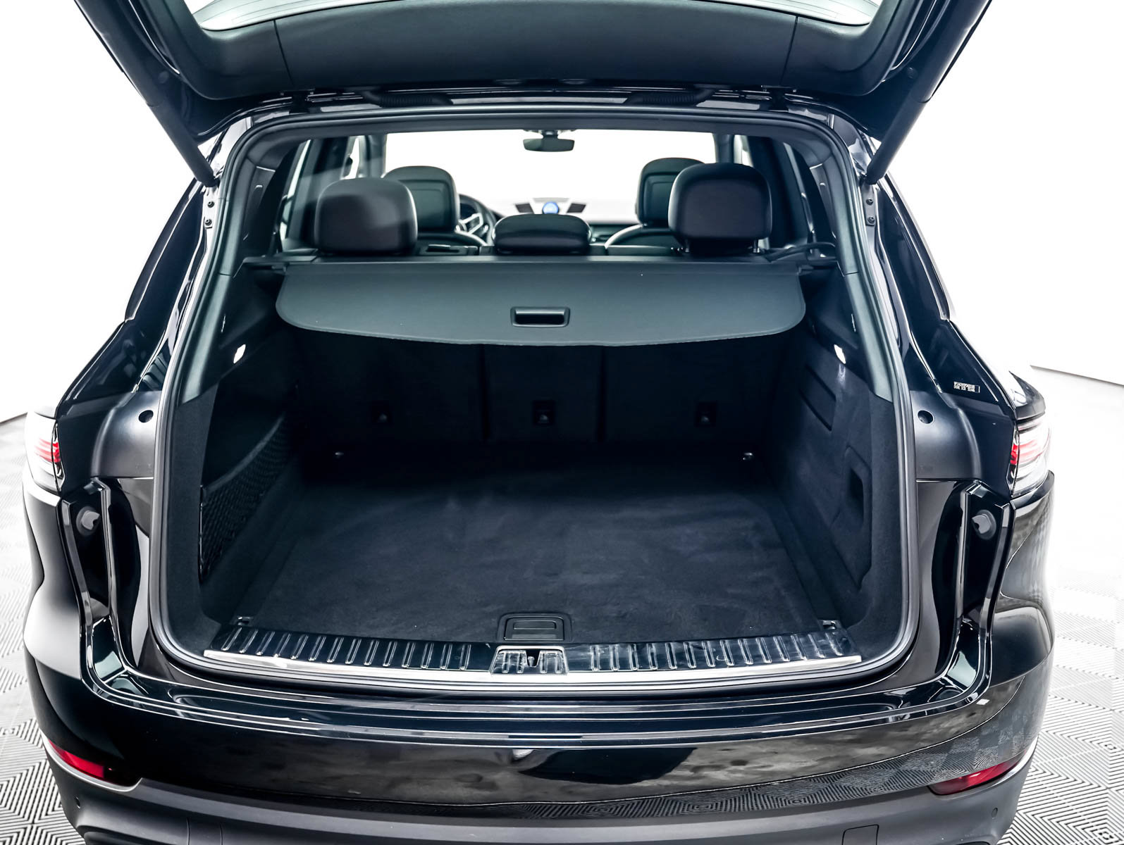 Certified 2023 Porsche Cayenne w/ Premium Package AWD/4WD image 25