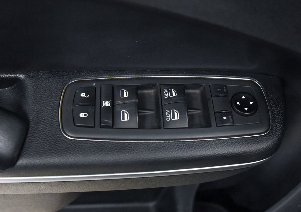Used 2019 Chrysler 300 Touring w/ Sport Appearance Package RWD image 17