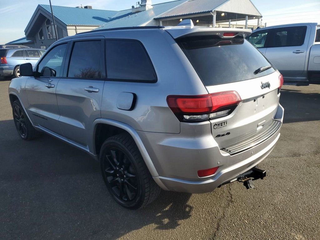 Used 2018 Jeep Grand Cherokee Altitude image 2