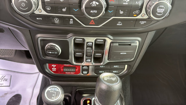 Used 2023 Jeep Wrangler Unlimited Rubicon w/ Cold Weather Group AWD/4WD image 23