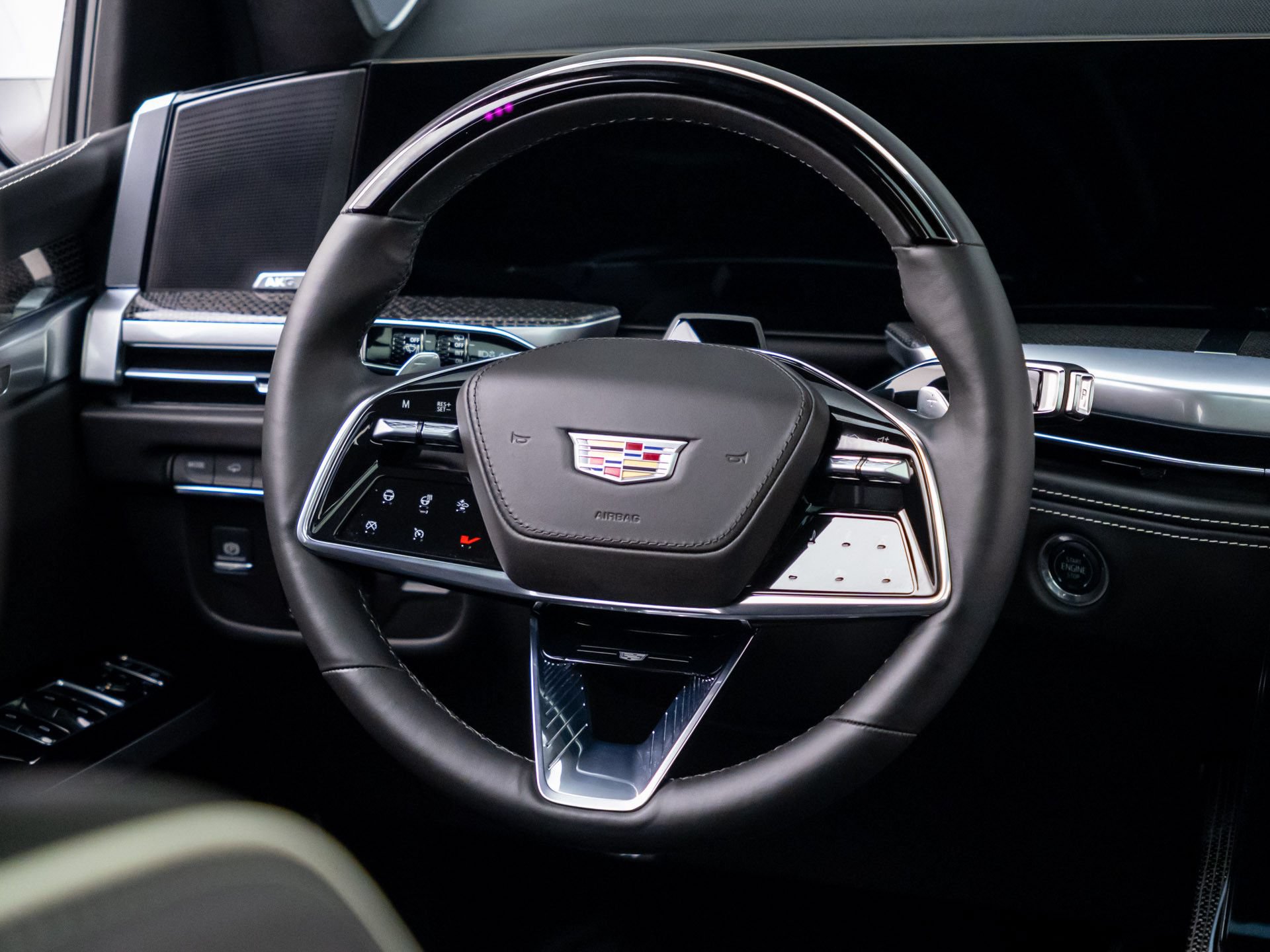 Certified 2025 Cadillac Escalade V w/ LPO, ONYX Package AWD/4WD image 13