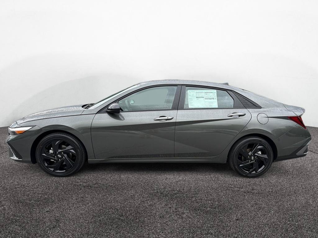 New 2026 Hyundai Elantra SEL Sport FWD image 4