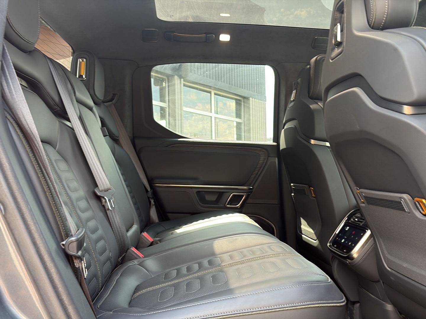Used 2022 Rivian R1T Adventure AWD/4WD image 22
