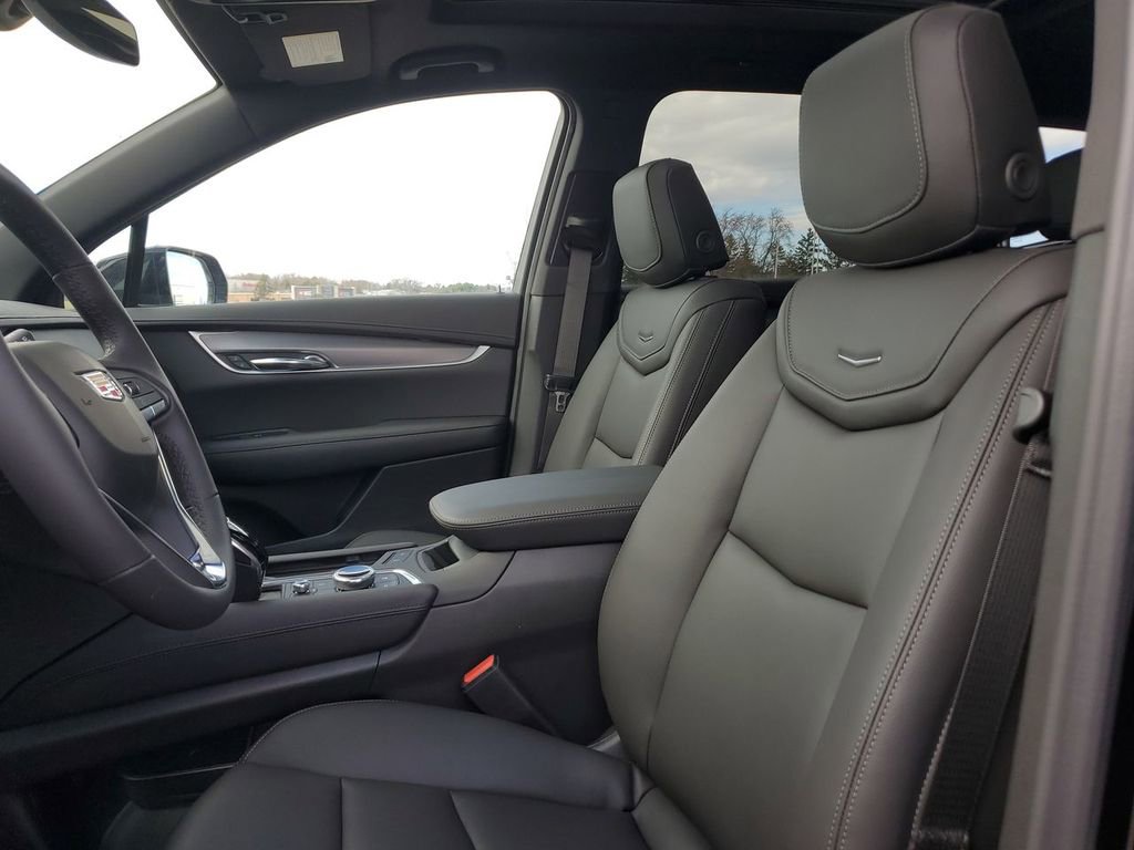 New 2025 Cadillac XT6 Luxury image 19