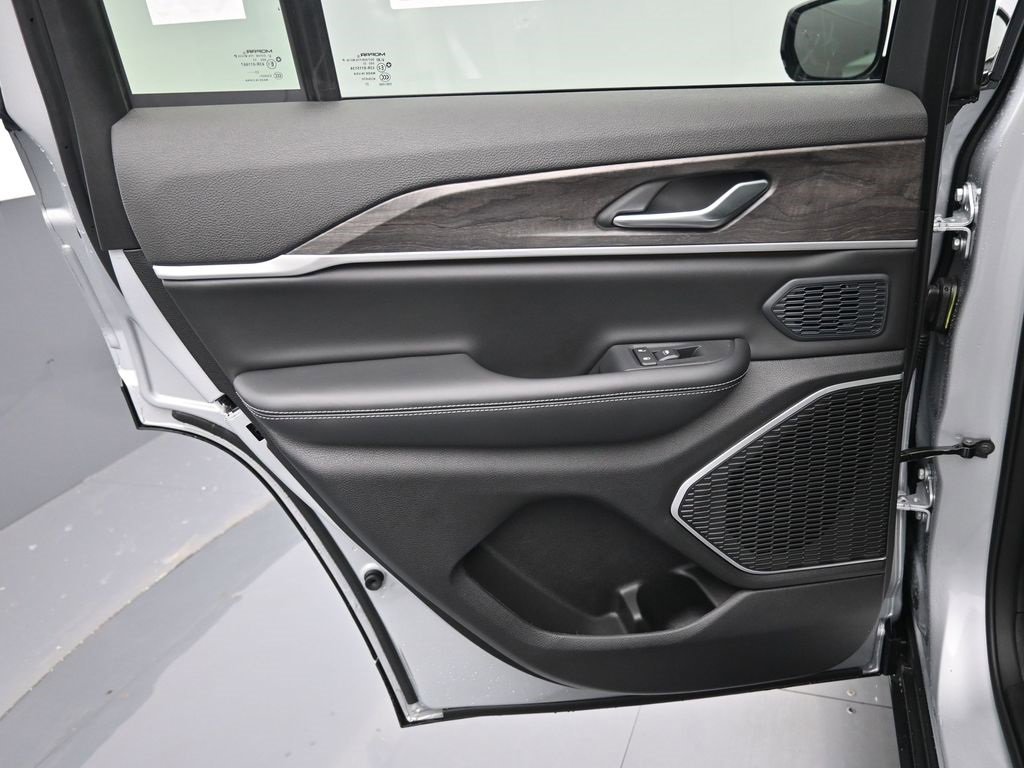 New 2024 Jeep Grand Cherokee Limited 4xe image 14