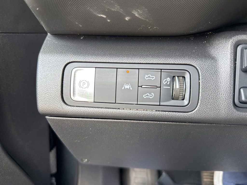 Used 2025 Chevrolet Silverado EV LT AWD/4WD image 52