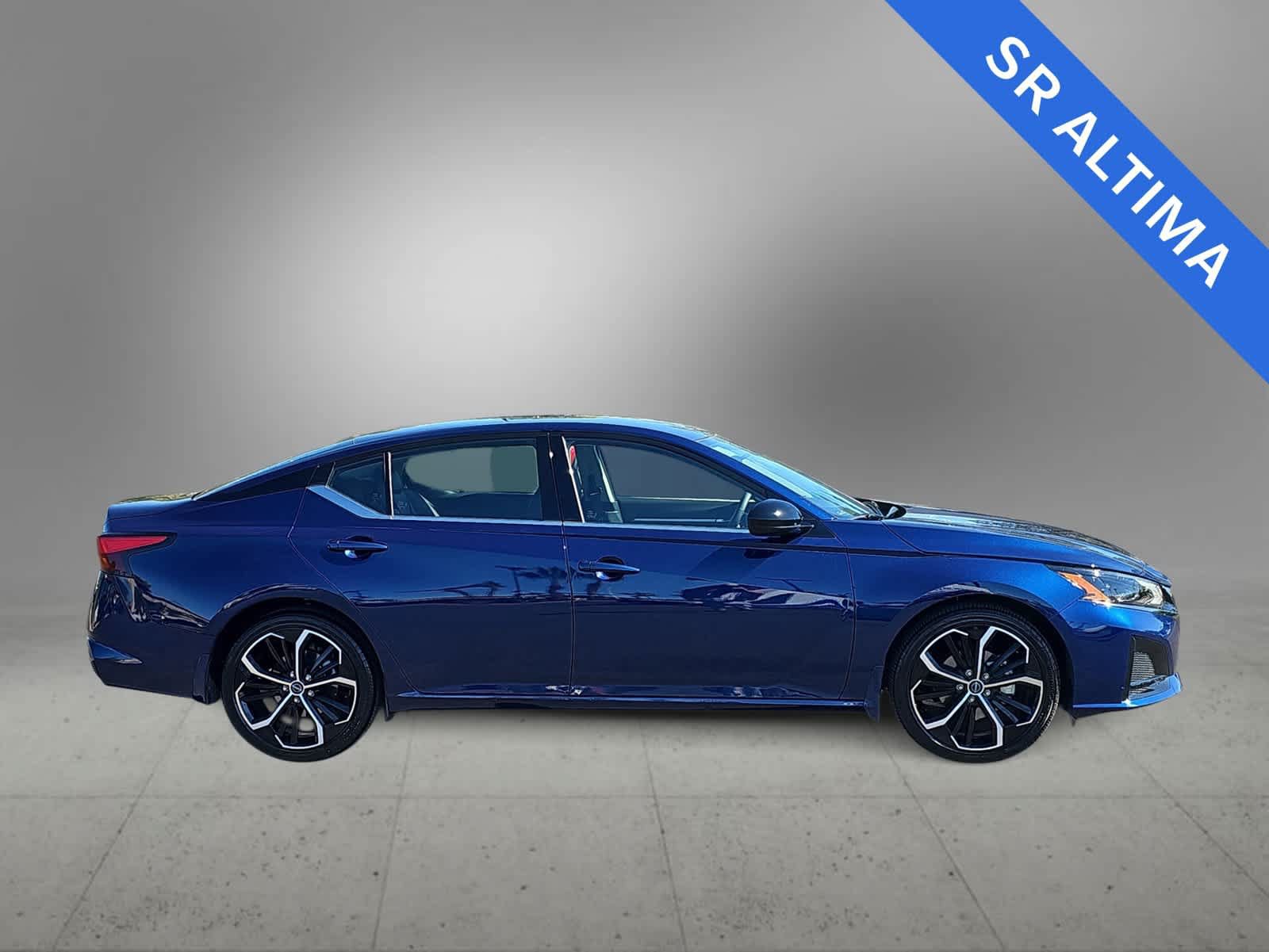 Used 2023 Nissan Altima 2.5 SR FWD image 9