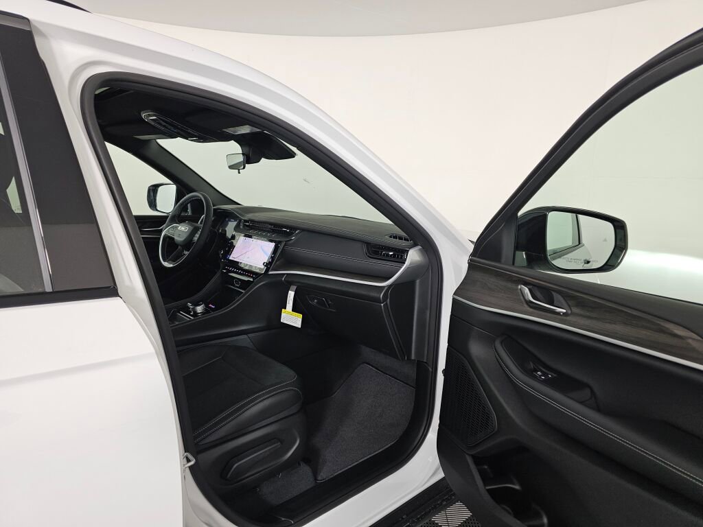 New 2026 Jeep Grand Cherokee Altitude image 36