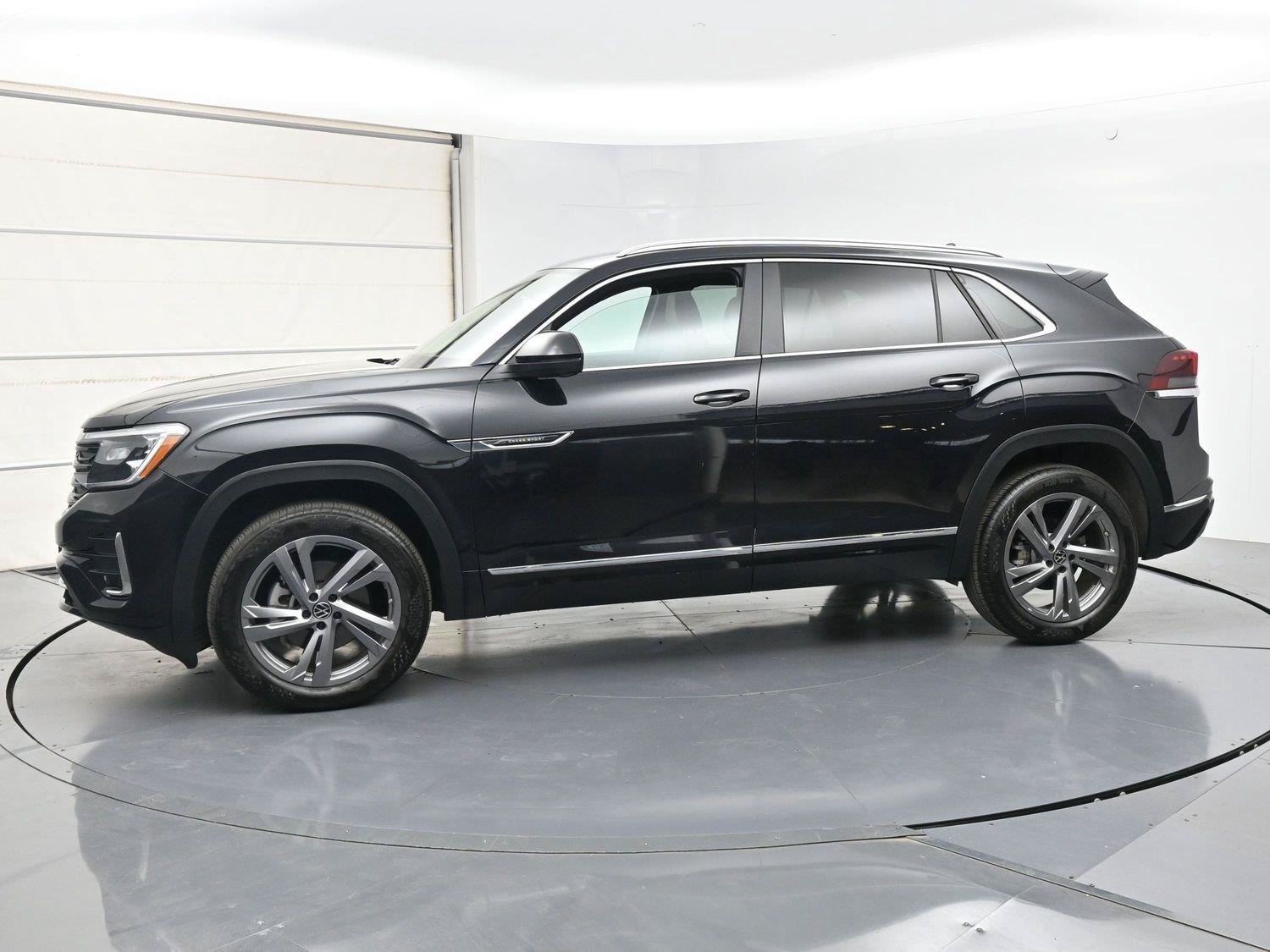 Certified 2024 Volkswagen Atlas Cross Sport SEL R-Line AWD/4WD image 26