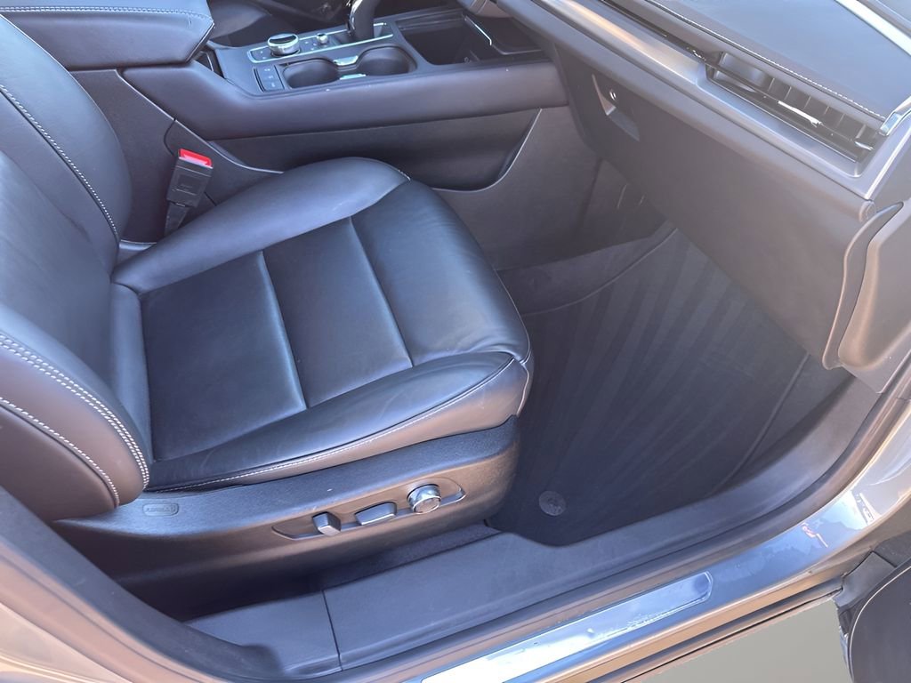 Used 2024 Cadillac XT4 Premium Luxury image 16