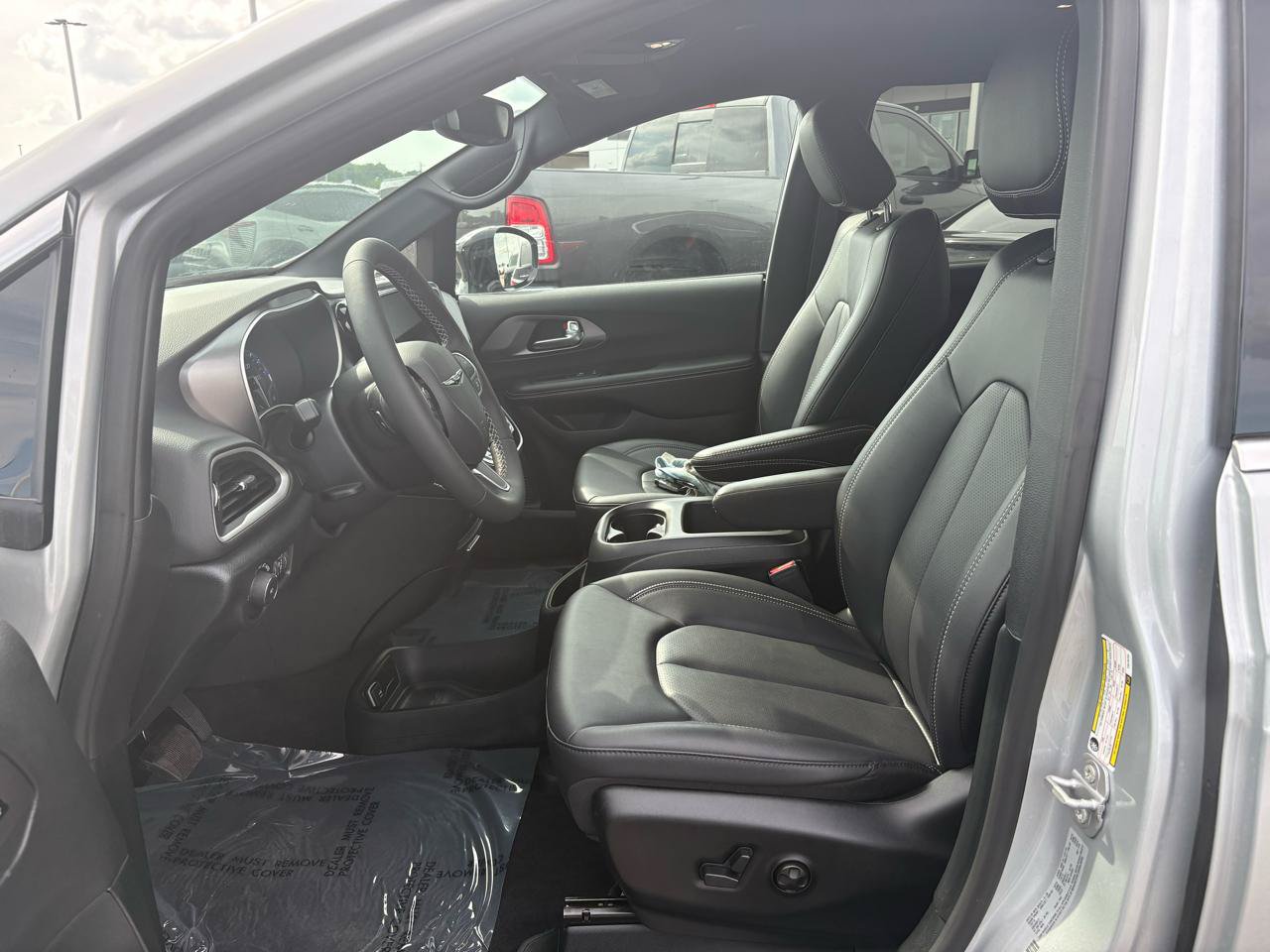 Used 2026 Chrysler Pacifica Select FWD image 20