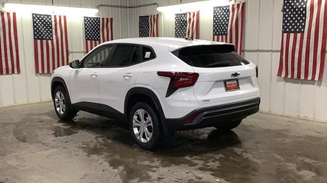 New 2026 Chevrolet Trax LS w/ Driver Confidence Package FWD image 4