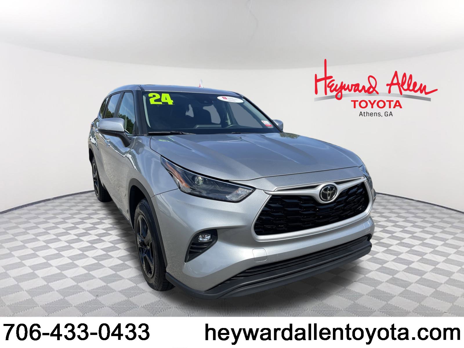 Certified 2024 Toyota Highlander LE image 1