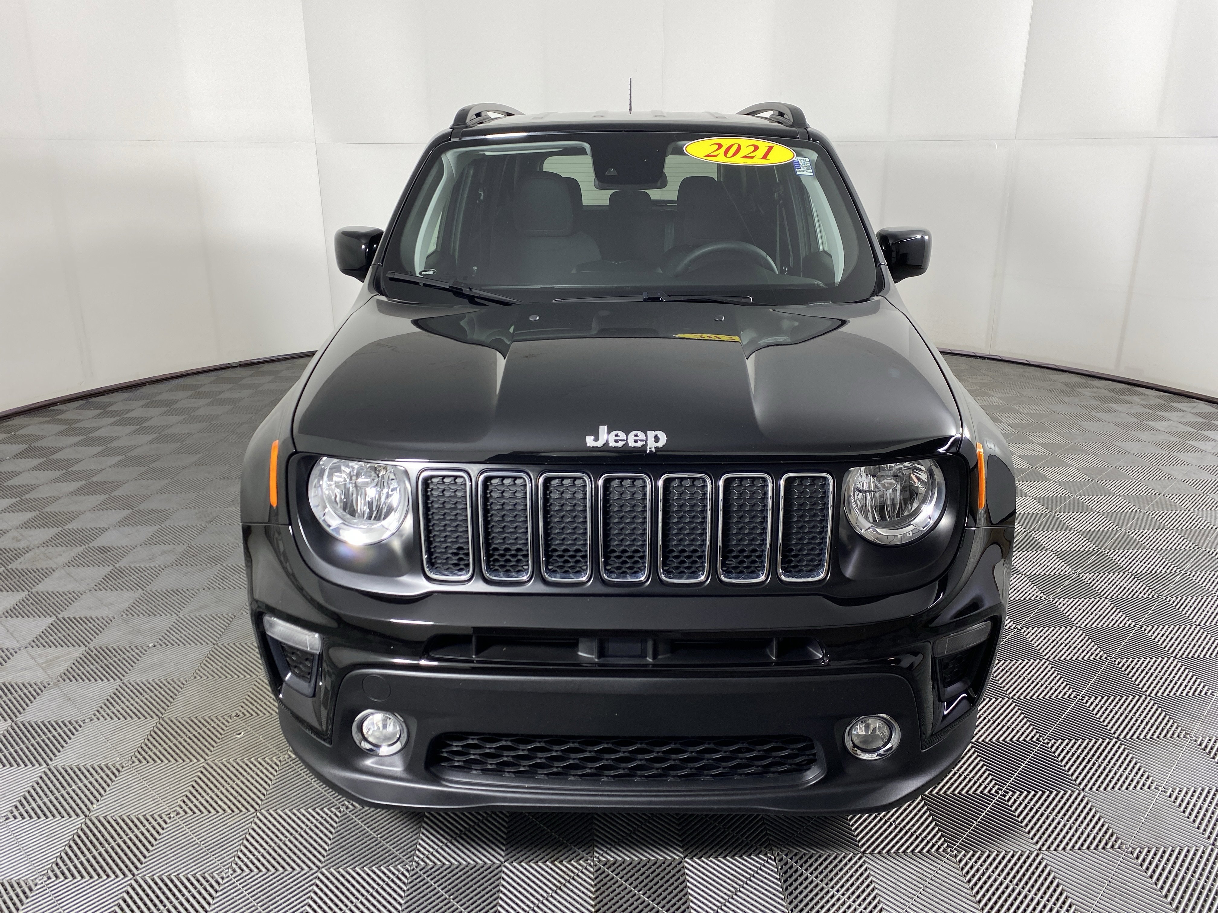 Used 2021 Jeep Renegade Latitude FWD image 10