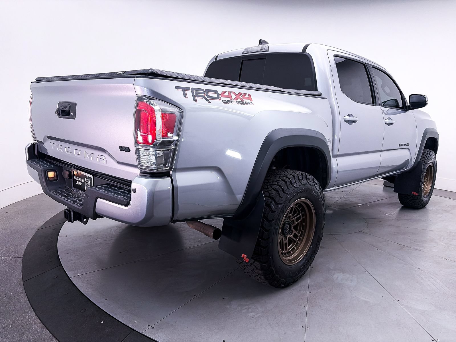 Used 2021 Toyota Tacoma TRD Off-Road w/ Technology Package AWD/4WD image 18