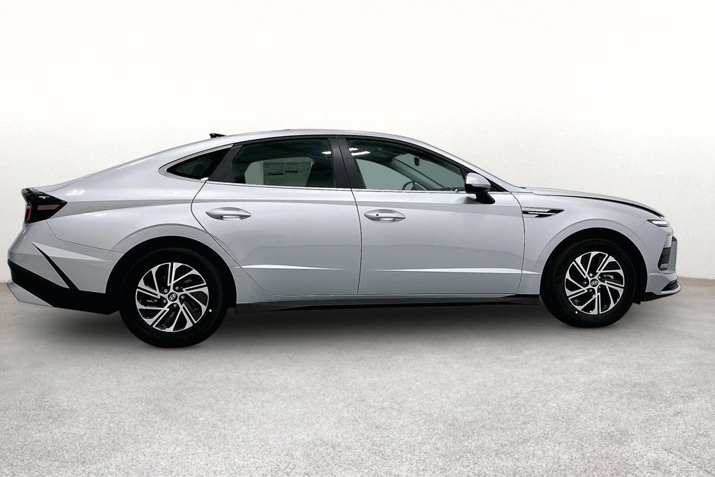 New 2026 Hyundai Sonata Blue FWD image 8