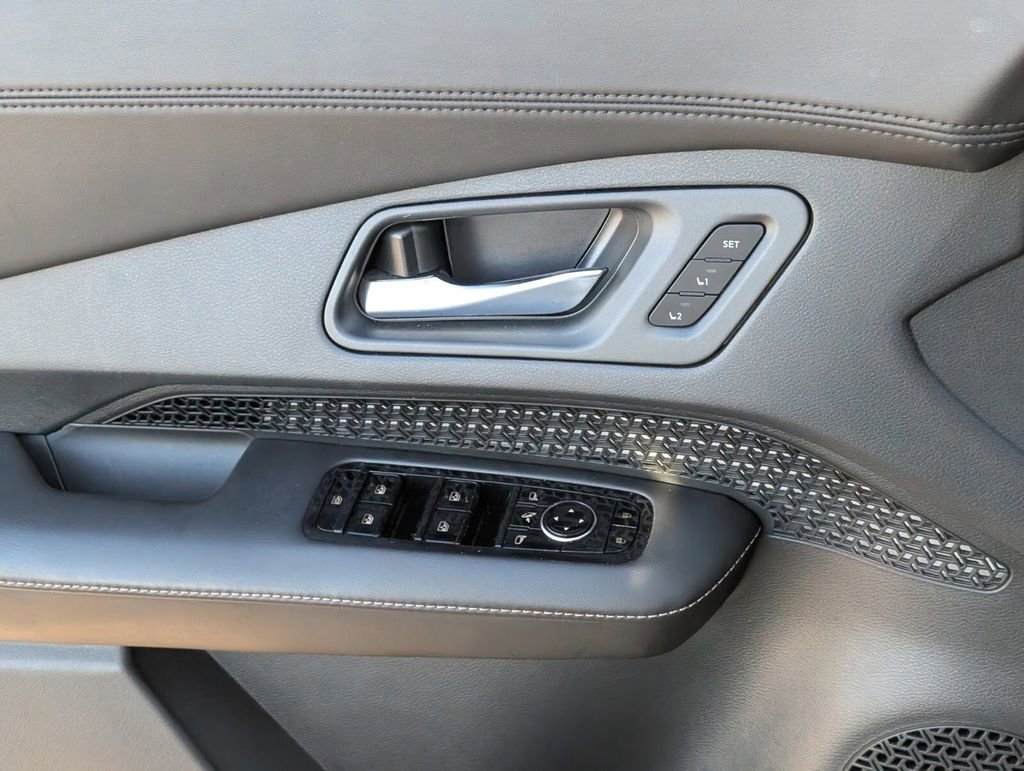 Certified 2023 Nissan Ariya AWD image 27