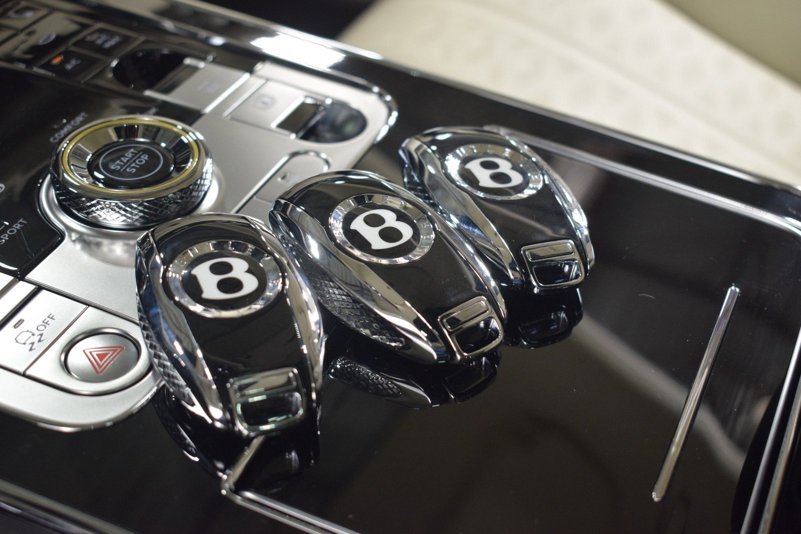 New 2025 Bentley Flying Spur Plug-In Hybrid image 39