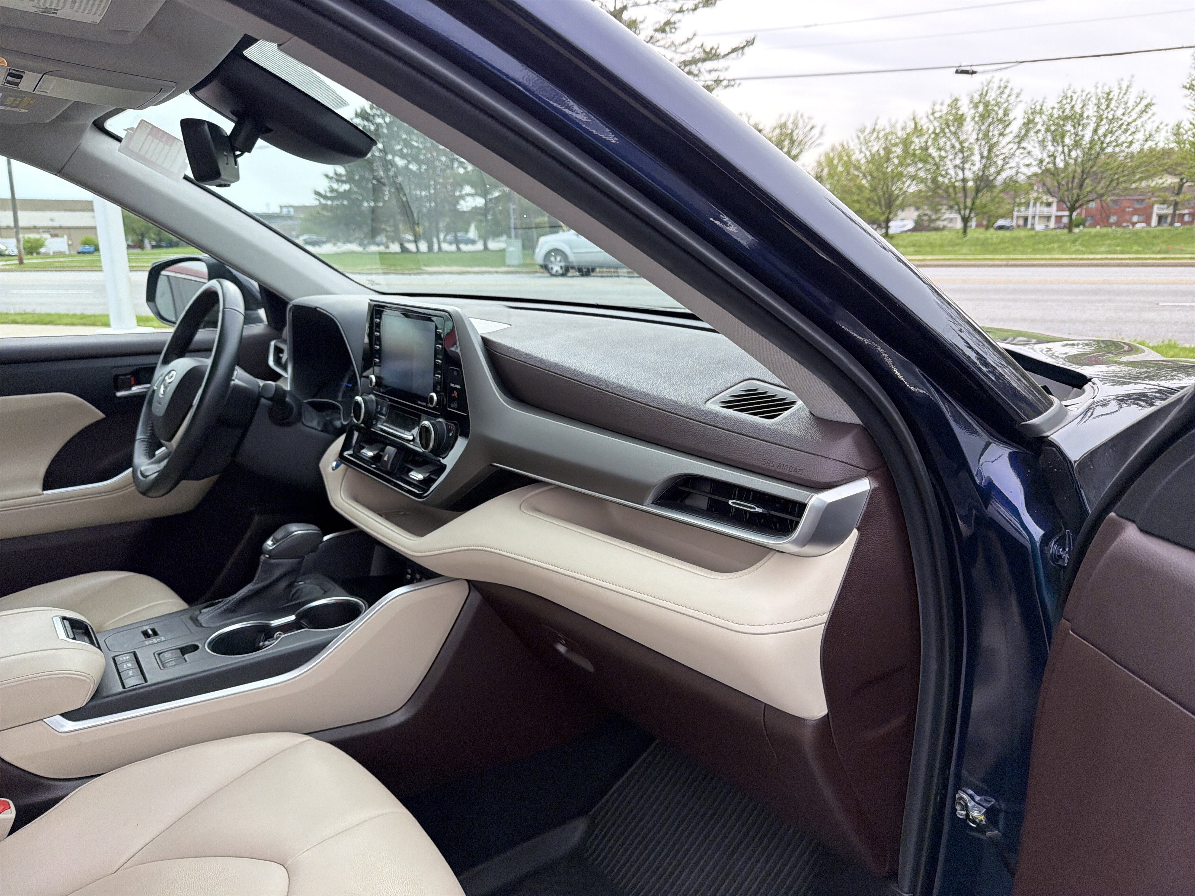 Used 2022 Toyota Highlander XLE AWD/4WD image 79