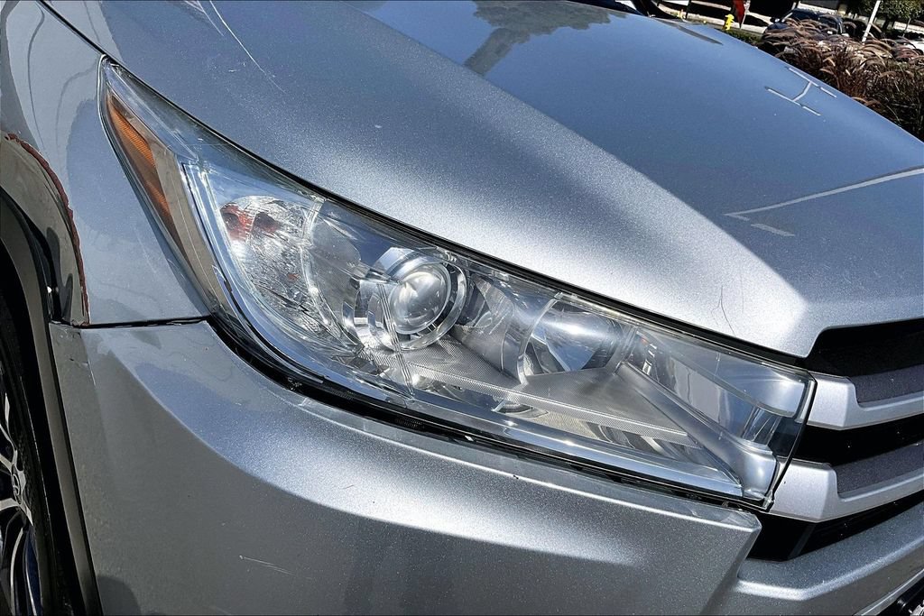 Used 2019 Toyota Highlander XLE w/ Carpet Mat Package (TMS) FWD image 33