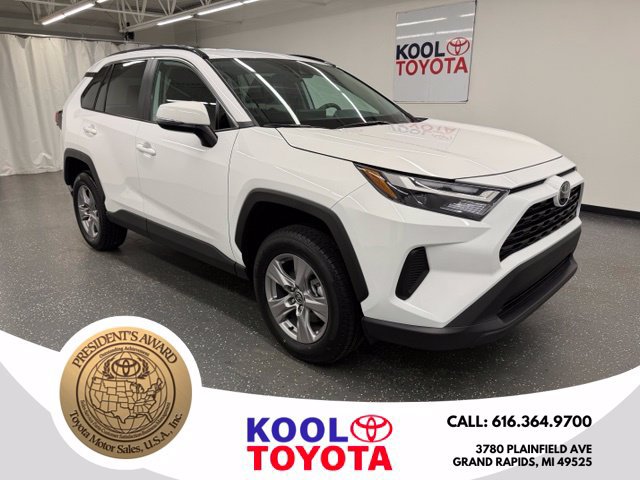 Certified 2025 Toyota RAV4 XLE AWD/4WD image 1