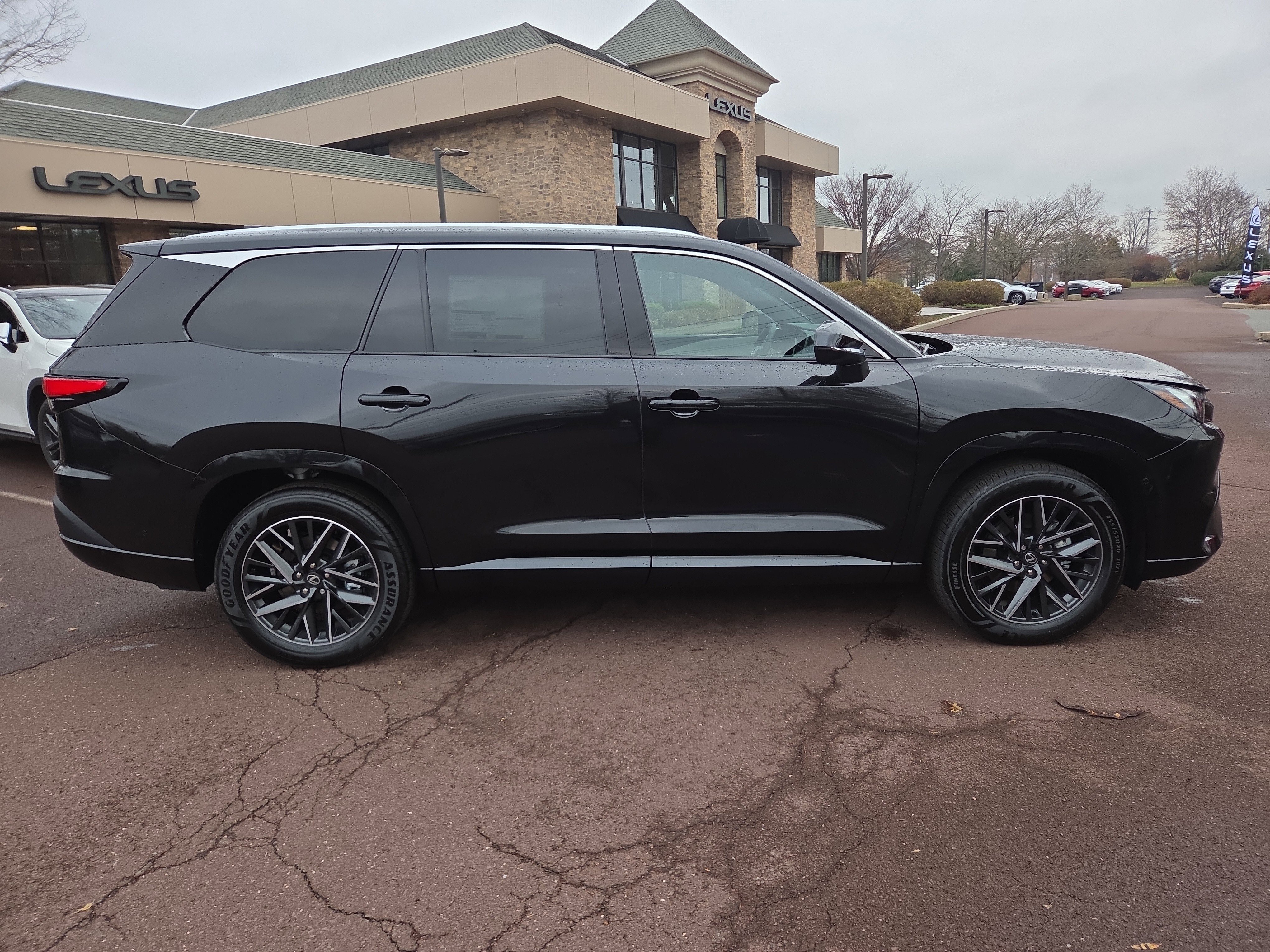 New 2026 Lexus TX 350 AWD image 2