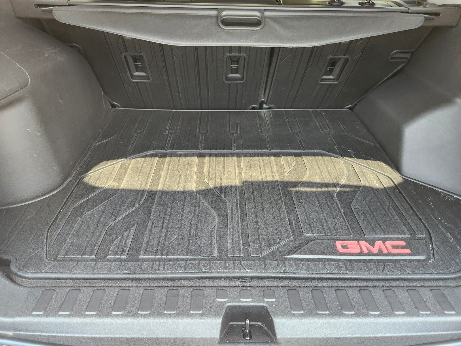 Used 2023 GMC Terrain SLT w/ LPO, Floor Liner Package FWD image 24