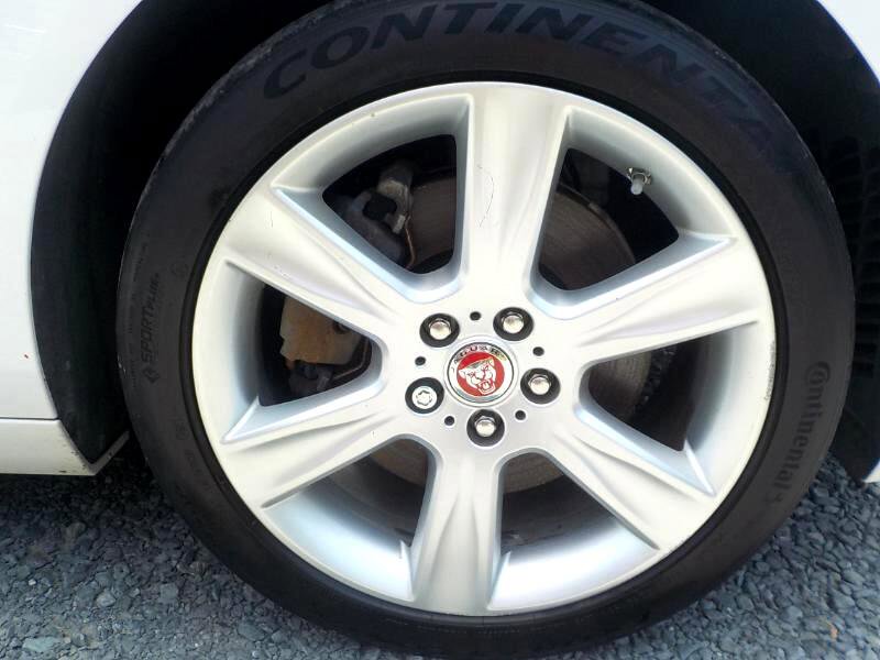 Used 2017 Jaguar XE Prestige image 30