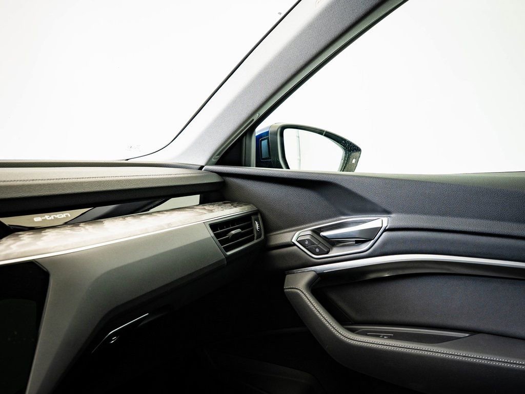 Used 2021 Audi e-tron Premium w/ Convenience Plus Package AWD/4WD image 31