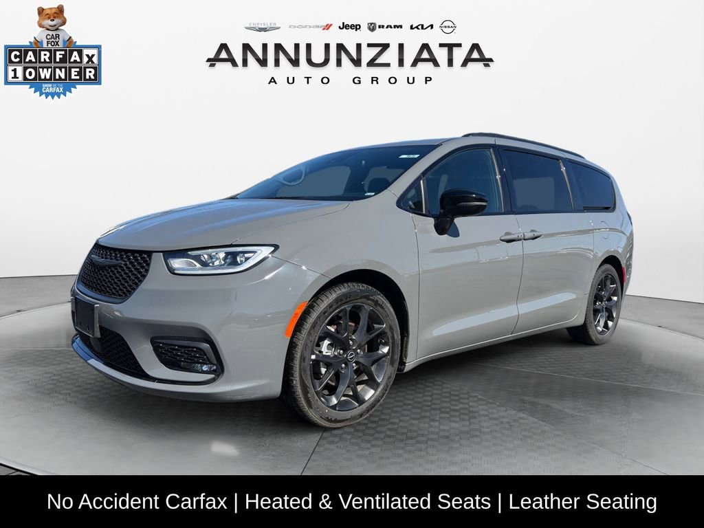 Used 2025 Chrysler Pacifica Limited image 1