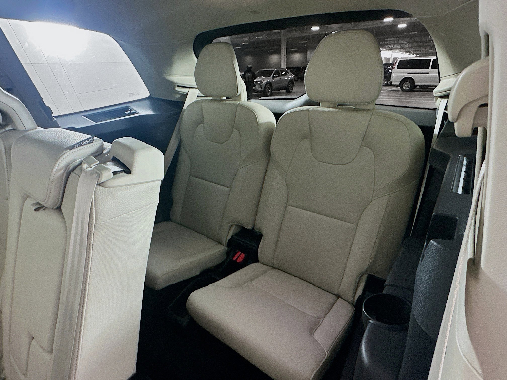 Used 2023 Volvo XC90 B6 Plus image 30