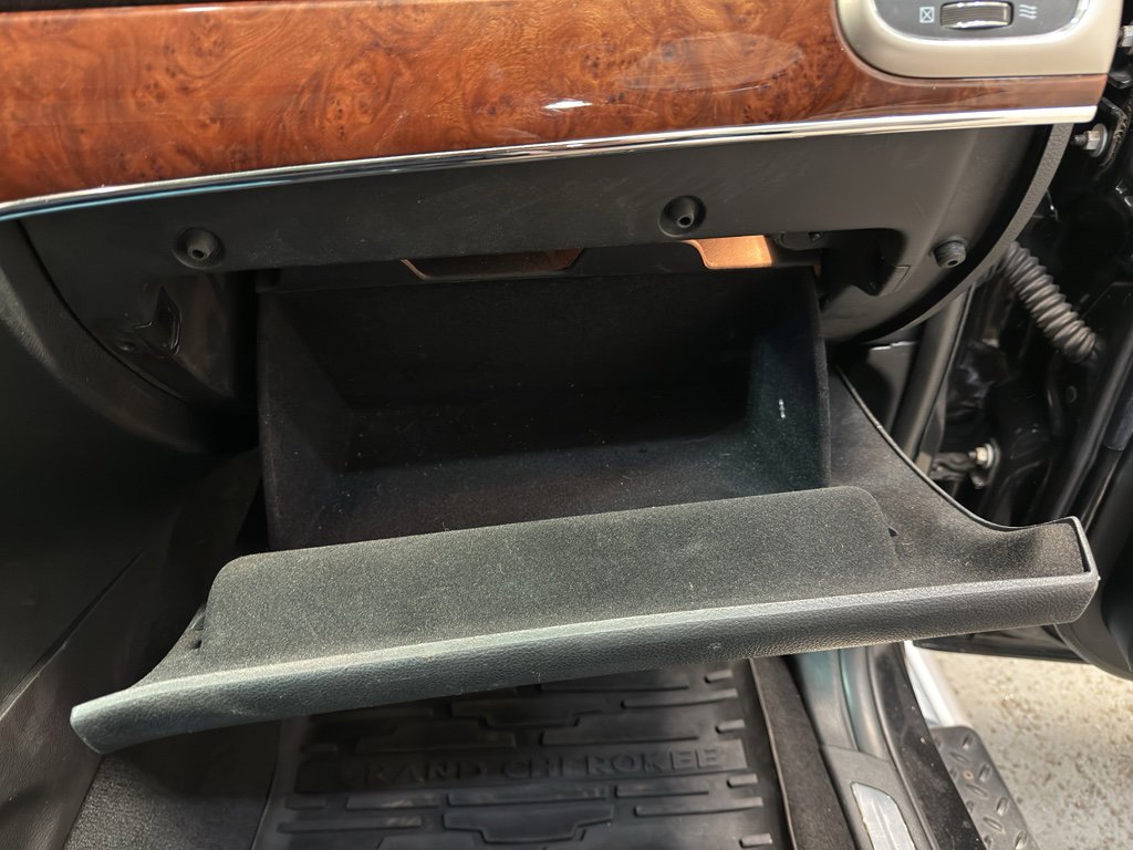 Used 2012 Jeep Grand Cherokee Overland image 24