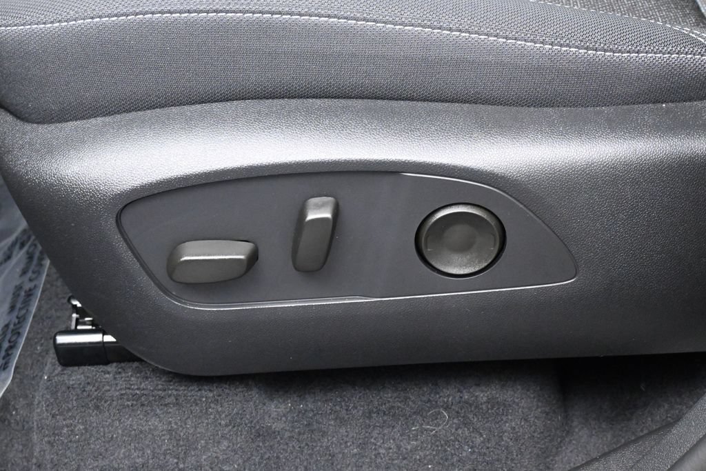 Used 2026 Chevrolet Traverse LT FWD image 12
