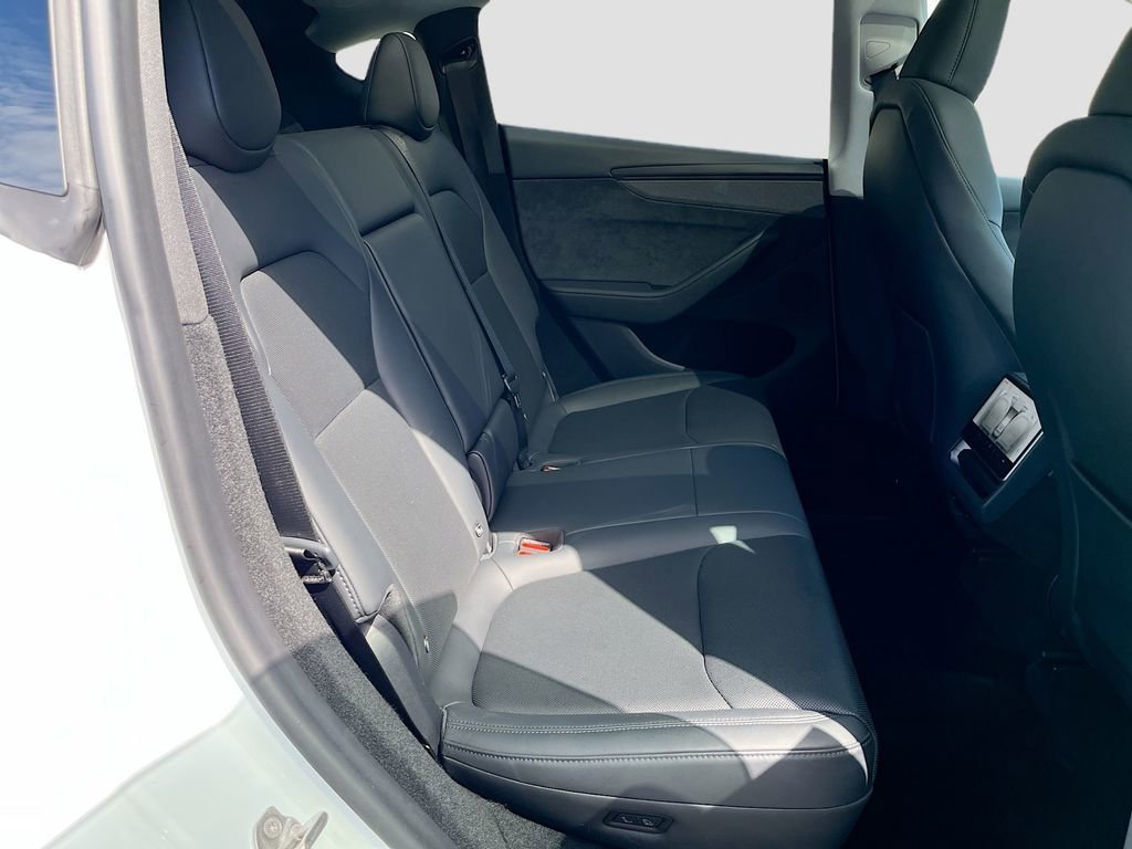 Used 2026 Tesla Model Y Long Range image 31
