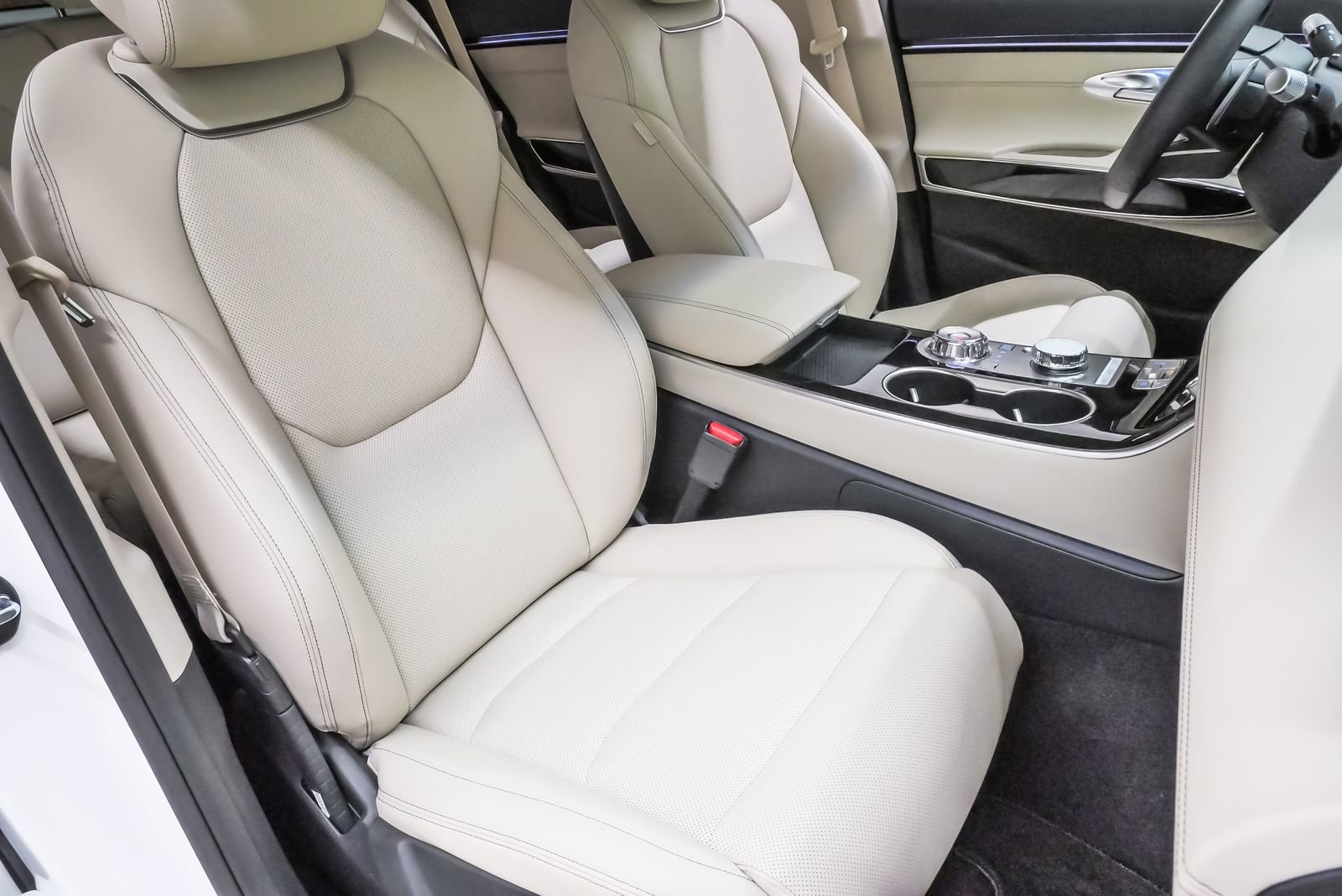 Certified 2026 Genesis GV70 2.5T AWD/4WD image 14
