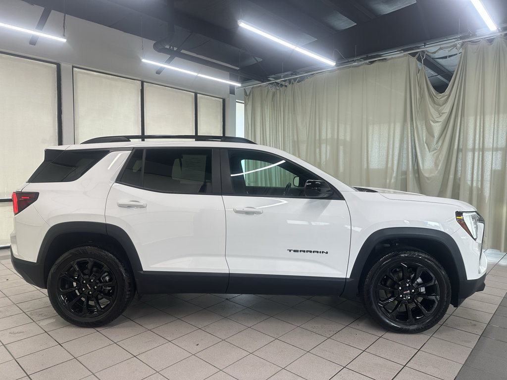 Used 2026 GMC Terrain Elevation w/ Elevation Premium Package FWD image 3