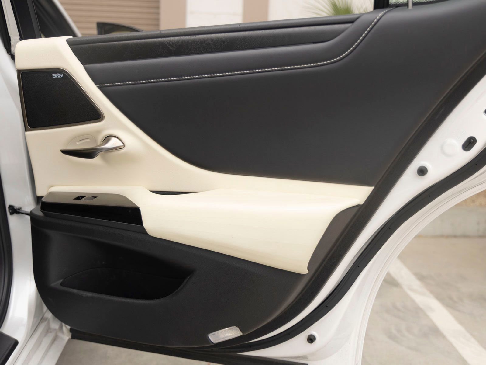 Used 2022 Lexus ES 350 w/ Accessory Package 2 FWD image 22