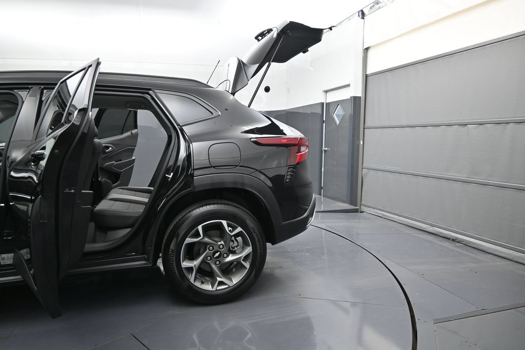 Certified 2026 Chevrolet Trax LT FWD image 12