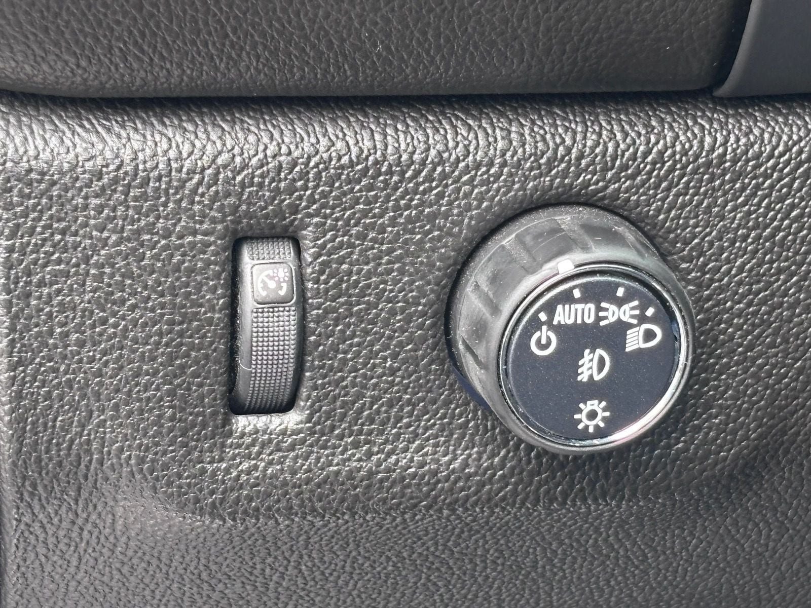 Used 2021 GMC Canyon Denali RWD image 21