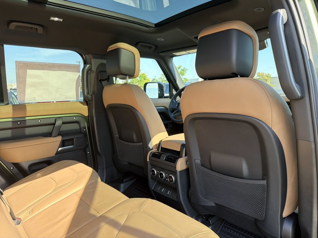 New 2026 Land Rover Defender 110 X-Dynamic SE AWD/4WD image 14