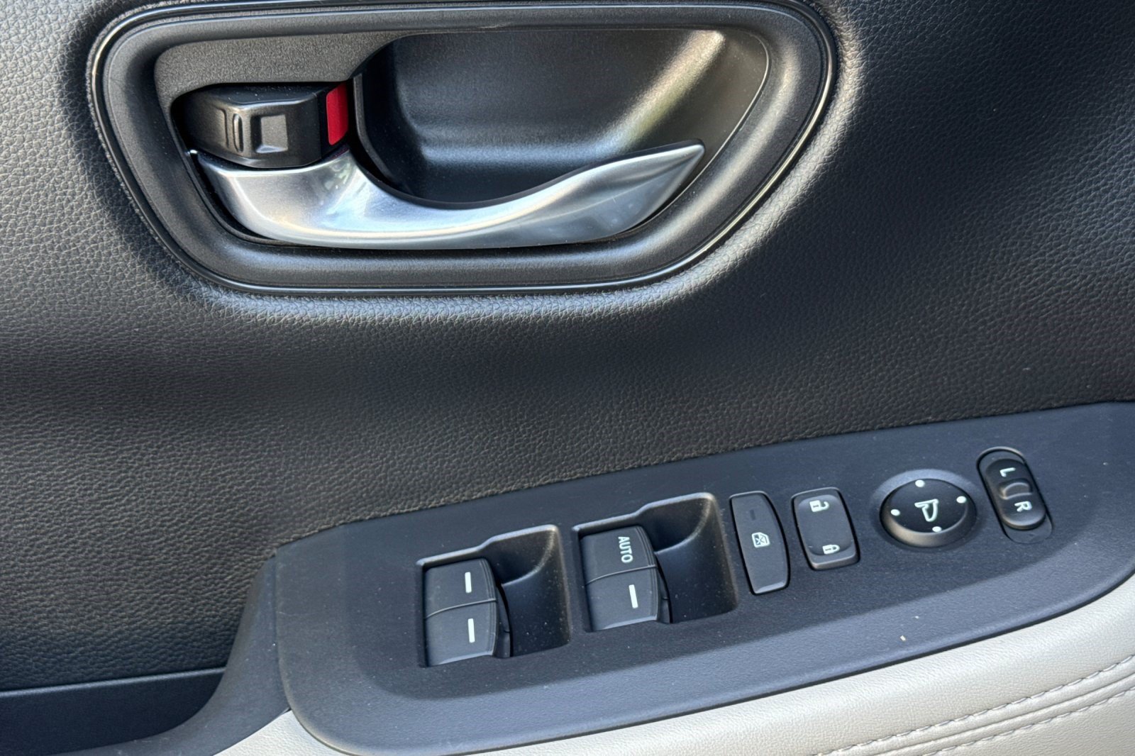 Certified 2025 Honda HR-V LX image 14