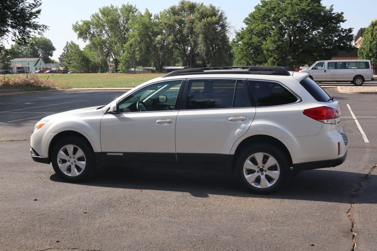 Used 2010 Subaru Outback 2.5i Premium AWD/4WD image 8
