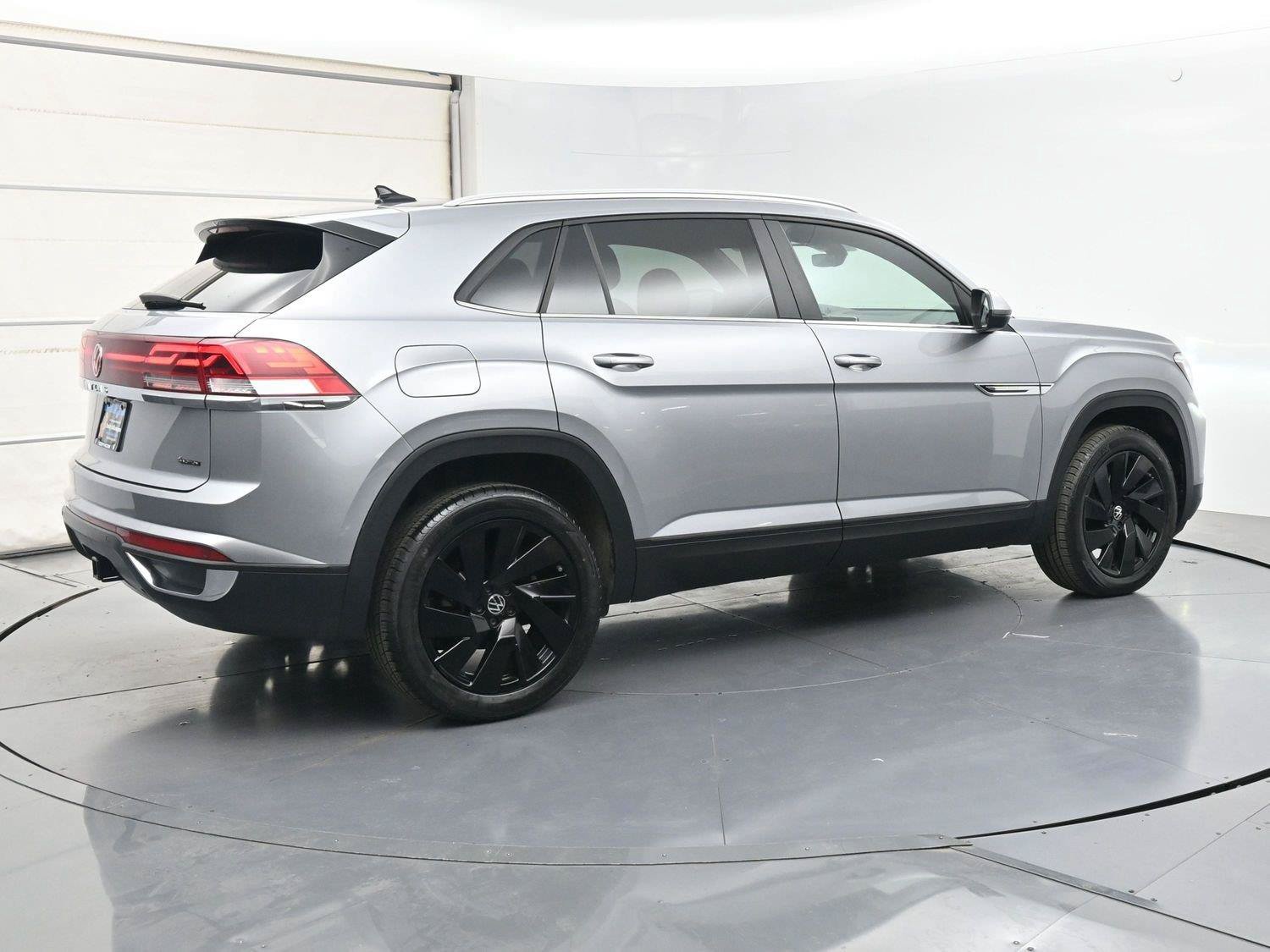 Certified 2024 Volkswagen Atlas Cross Sport SE w/ Panoramic Sunroof Package AWD/4WD image 26