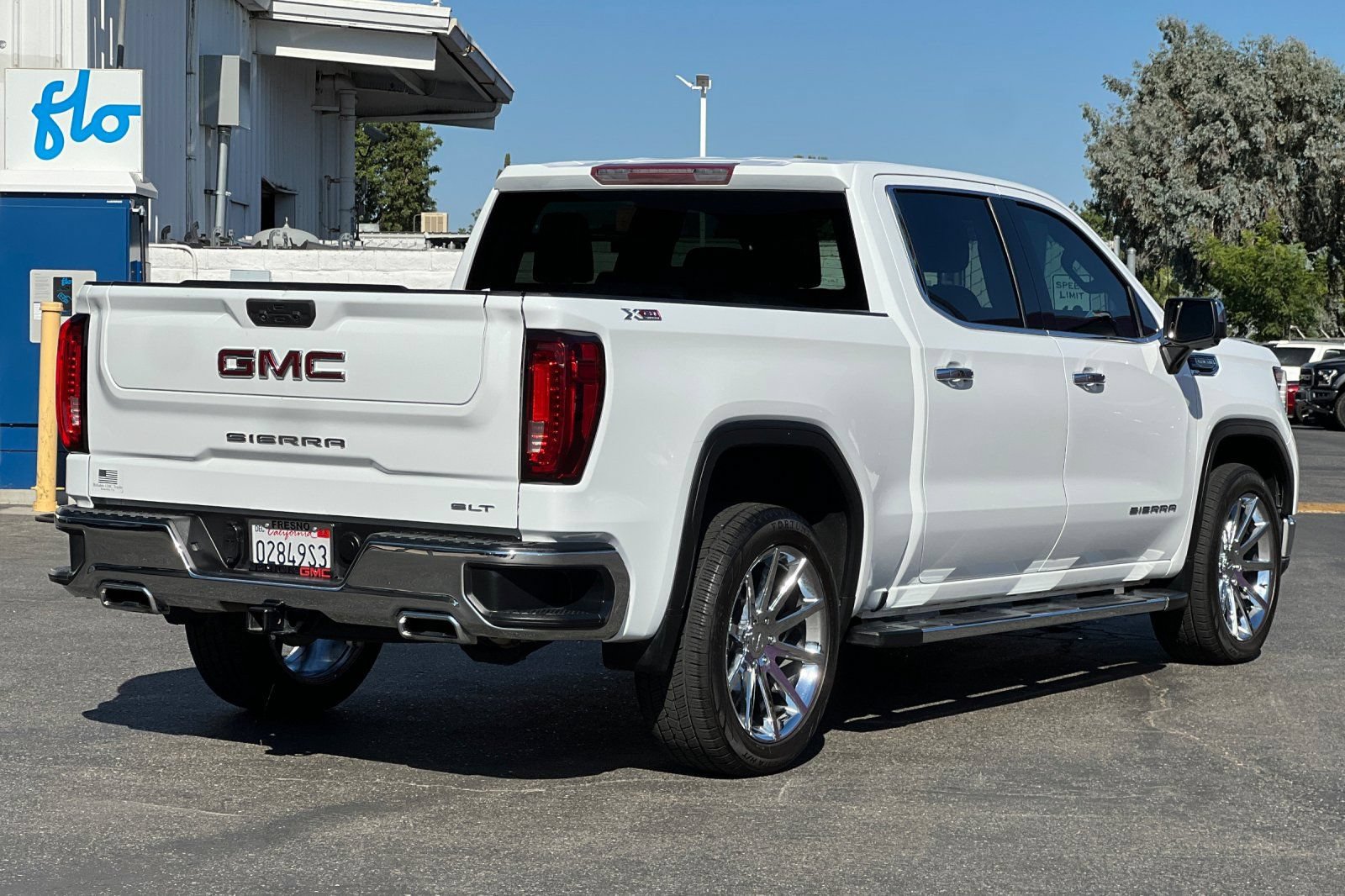 Used 2022 GMC Sierra 1500 SLT w/ SLT Convenience Package AWD/4WD image 4