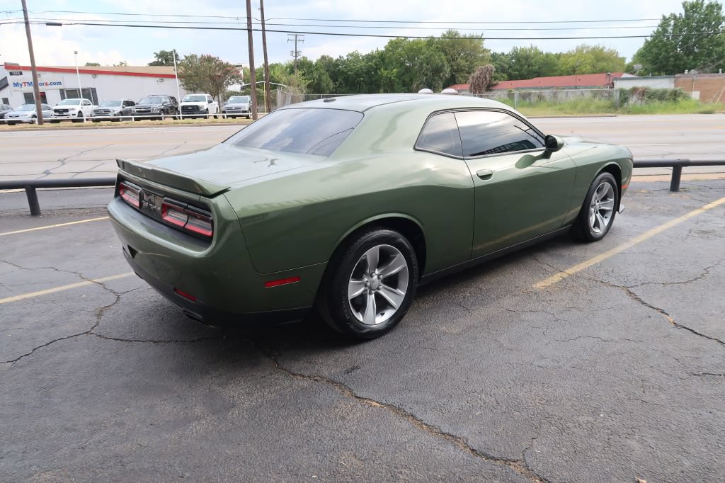 Used 2019 Dodge Challenger SXT RWD image 3