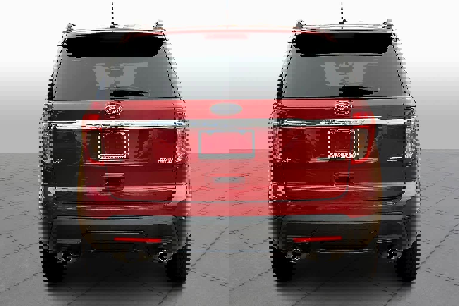 Used 2015 Ford Explorer XLT w/ Equipment Group 202B image 4