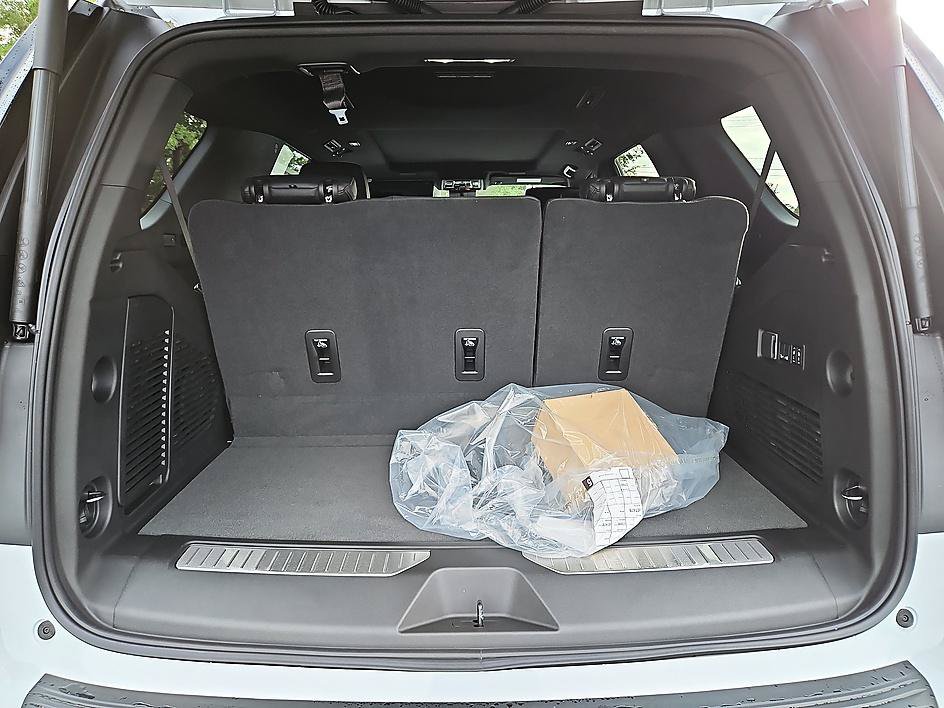 New 2026 Chevrolet Tahoe High Country AWD/4WD image 12